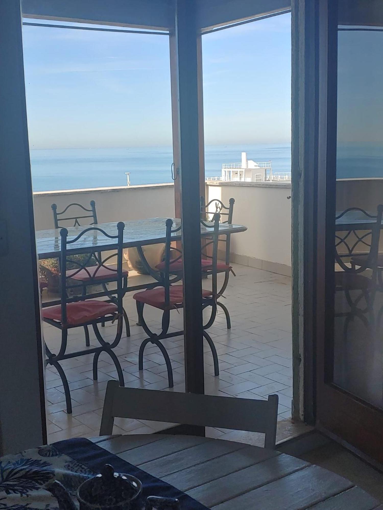 Ostia Attico Fronte Mare Apartment Exterior photo