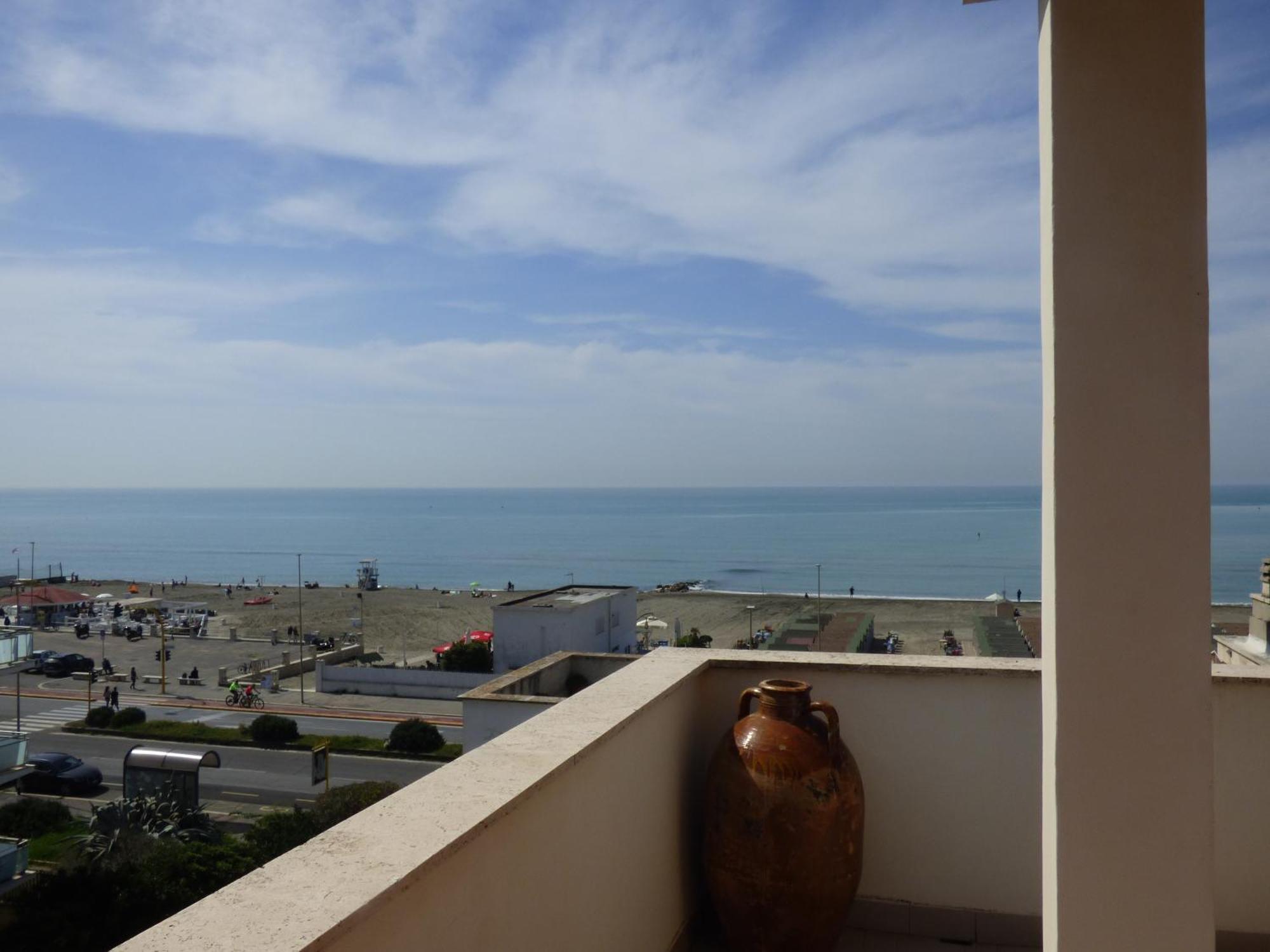 Ostia Attico Fronte Mare Apartment Exterior photo